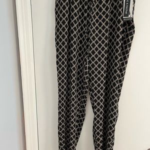 NWT Chic pull on pants by Zac & Rachel size L
